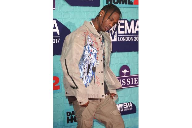 ...Travis Scott und Kylie Jenner unter die Nadel. Nach der Geburt ihrer Tochter Stormi ließen sie sich ein geheimes Symbol s...