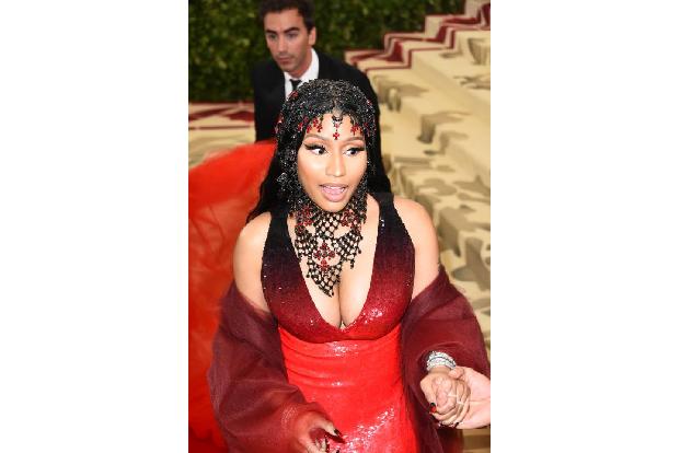...Nicki Minajs Ex, Safaree Samuels. Der hatte sich Nickis Gesicht auf den Arm zeichnen lassen, um es nach der bitteren Tren...