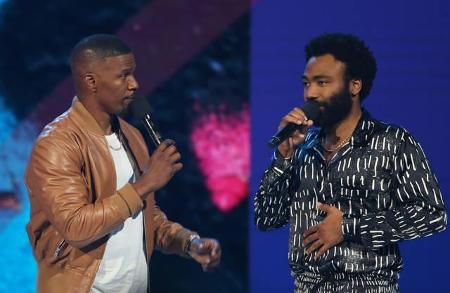 ...Donald Glover herum, der als bester Darsteller nominiert war, sich aber gegen Chadwick Boseman geschlagen geben musste. G...