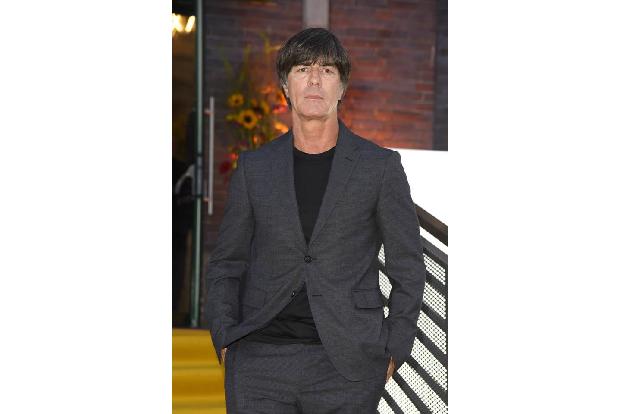 Ehrliche und direkte Worte sind sein Ding - es ist allerdings das erste Mal, dass Bundestrainer Joachim Löw derart hart mit ... Ehrliche und direkte Worte sind sein Ding - es ist allerdings das erste Mal, dass Bundestrainer Joachim Löw derart hart mit ...