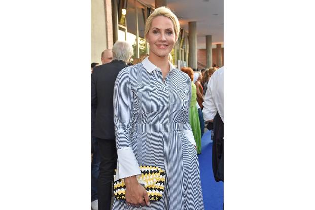 ...Judith Rakers verliehen, die sich wie üblich elegant zeigte und mit ihrem hellblauen Kleid einer der Hingucker des Abends...