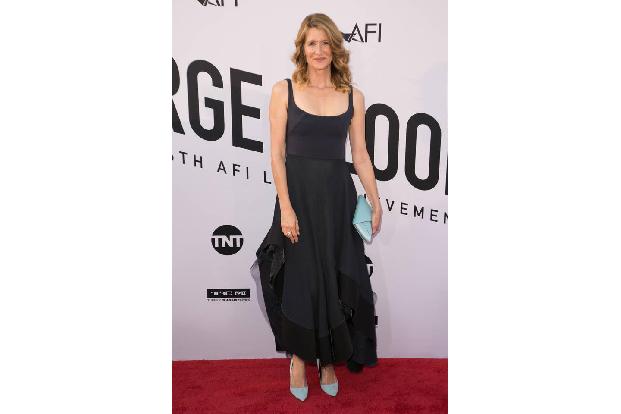 ...Laura Dern: Sie stand in den 80ern für einen Film mit George Clooney und Charlie Sheen vor der Kamera, als während der Dr...