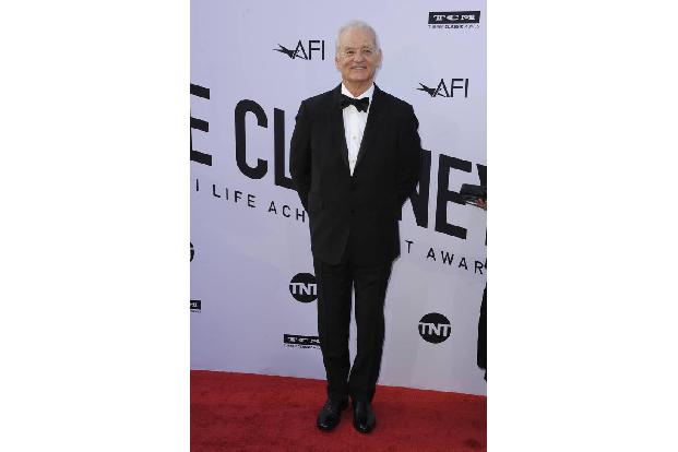 ...Bill Murray ab - und auch er durfte einige Worte an den Festochsen richten. Nachdem er gewitzelt hatte, George Clooney mü...