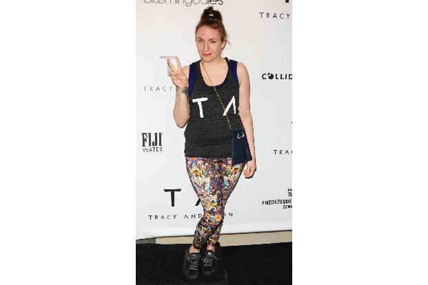 Schauspielerin Lena Dunham war es nicht genug, sich gegen das Auseinanderreißen von Immigrantenfamilien an der US-Grenze aus... Schauspielerin Lena Dunham war es nicht genug, sich gegen das Auseinanderreißen von Immigrantenfamilien an der US-Grenze aus...