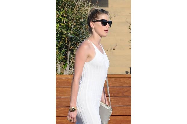 ...Amber Heard war von den Bildern der in Käfigen eingesperrten Kinder und Babies so schockiert, dass sie nach Texas reiste....