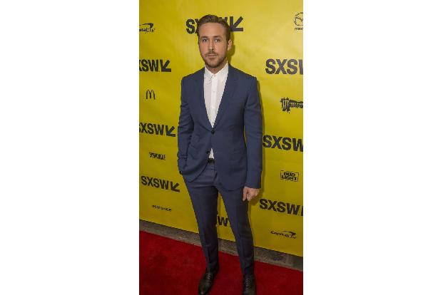 …Ryan Gosling. Doch die Beziehung der beiden hielt nicht einmal ein Jahr. Inzwischen ist Sandra mit dem Fotografen Bryan Ran...