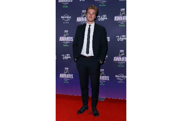 ...erschien Connor McDavid auf dem roten Teppich des Hard Rock Hotel & Casino Las Vegas. Er wurde von der NHL Players' Assoc...