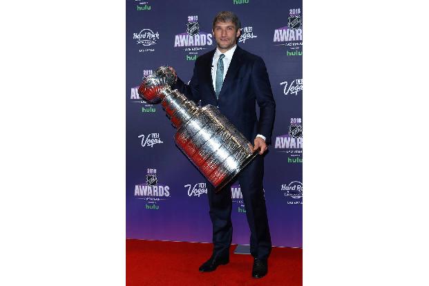 ...Alex Ovechkin von den Washington Capitals. Dazu hatte der gebürtige Russe aber auch allen Grund, wurde er doch als bester...