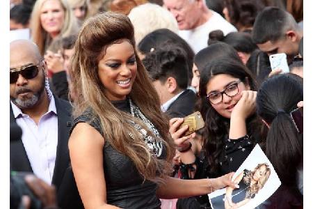 ...waren die restlichen Stars der Show natürlich auch gekommen. Moderatorin Tyra Banks zeigte sich ebenso Fan nah wie Heidi ...