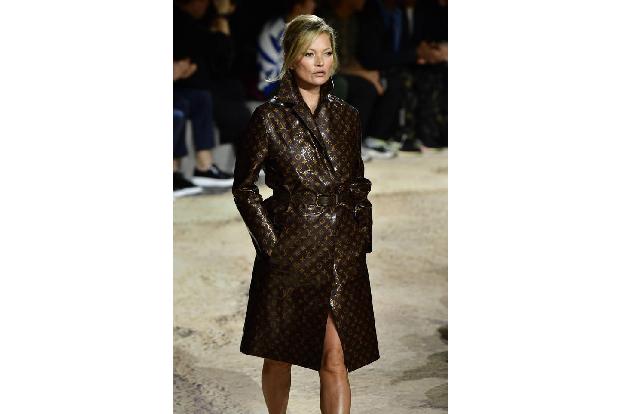 ...hat Kate Moss, denn die beklagt sich regelmäßig über ihre X-Beine, was für ein Model sicherlich nicht einfach ist. Trotzd...
