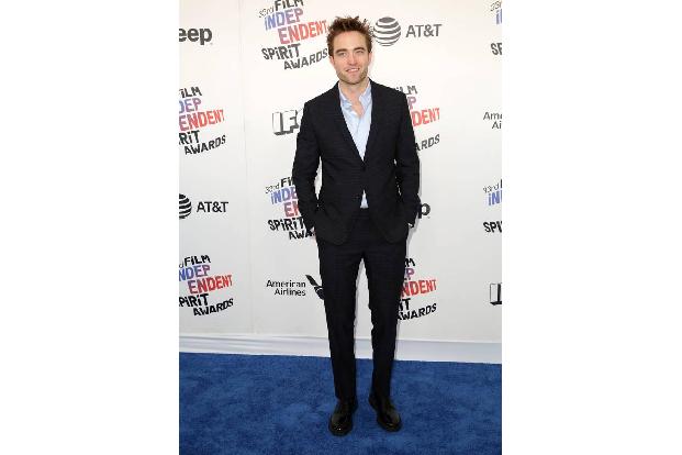...Robert Pattinson, denn der wird regelmäßig neidisch, wenn er sich am Strand entspannen will, da sein Körper nicht derart ...