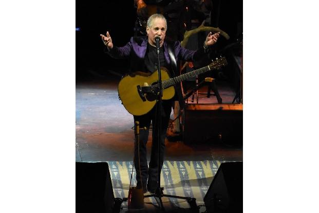 ...Paul Simon wirklich verstummt ist, denn auch er verabschiedet sich mit einer Tour gerade von seinen europäischen Fans. Ob...