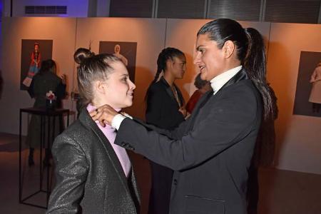 ...an TV-Star Jasna Fritzi Bauer - ein verrutschter Kragen steht schließlich niemandem. Frisch herausgeputzt konnte Jasna da...