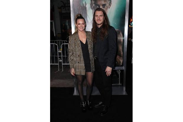 ...Tove Lo ist da schon etwas abgehärteter. Die Schwedin kam zwar ebenfalls mit Freund Charlie Twaddle, doch beim Posing gab...