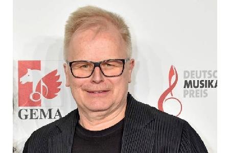 ...ist hingegen Herbert Grönemeyer, der bereits seit über 40 Jahren in der Branche tätig ist. Als Produzent, Komponist, Säng...