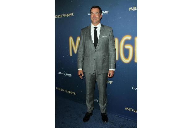 ...Altmeister Rob Riggle nur, dasselbe zu tun! Auch er ist in 'Midnight Sun' zu sehen und wird sicherlich viele Fans ins Kin...