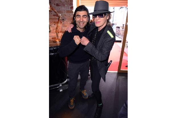 ...Fatih Akin zeigte mit der altbekannten Ghetto-Faust, wie gut er Udos neue Welt findet. Als Museum will Udo seine Panik Ci...
