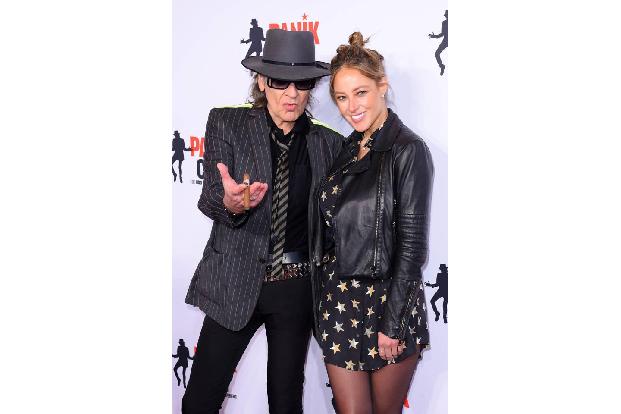 ...sorgte die gebürtige Mexikanerin Vanessa Huppenkothen, neben der sich Udo Lindenberg auf dem Red Carpet sicherlich nur zu...