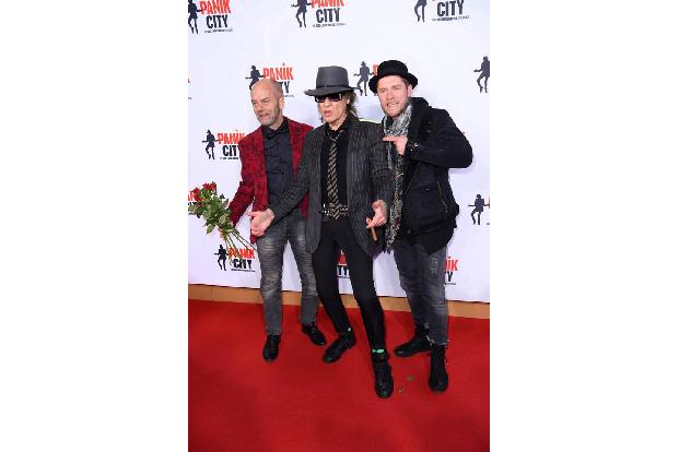 ...hatte sich Johannes Oerding. Dabei war das nicht nötig: Neben Udo Lindenberg und Corny Littmann machte der Sänger eine gu...