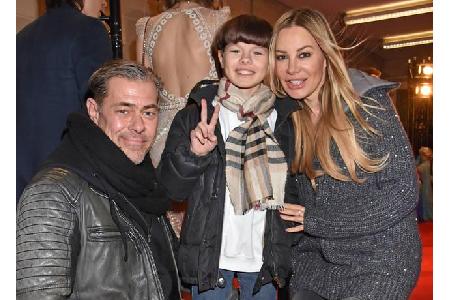 ...kam auch Xenia Seeberg mit ihrem Ex-Mann Sven Martinek und dem gemeinsamen Sohn Philias. Ihre Familie...