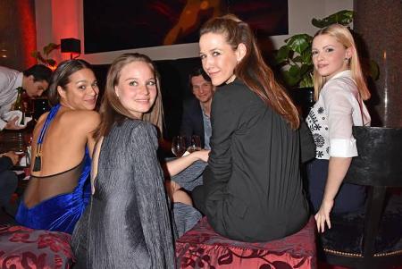 ...amüsierten sich auch prächtig ohne den Meister. Taneshia Abt, Sonja Gerhardt, Alexandra Neldel und Jennifer Ulrich beispi...