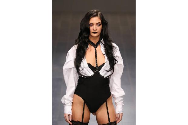 ...sollte sich die Belladonna-Kollektion von Designerin Candice Cuoco anschauen. Sexy ist da noch untertrieben! Nicht ganz s...