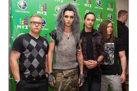 ...seinen schwarzgefärbten Dreads und dunkleren Outfits wirkte er erwachsener. Hier sieht man die Erfolgsgruppe 2011 in Russ...