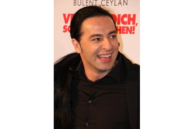 Natürlich durfte Bülent Ceylan auf der Filmpremiere nicht fehlen, schließlich spielt er die Hauptrolle in dem Streifen. Sein... Natürlich durfte Bülent Ceylan auf der Filmpremiere nicht fehlen, schließlich spielt er die Hauptrolle in dem Streifen. Sein...