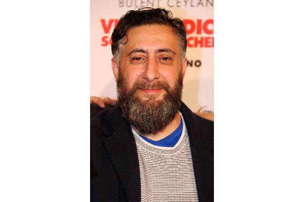 ...Kida Khodr Ramadan gespielt, der ein Hamam betreibt. Es ist in der Tat eine bunte Familie, denn die Schwester der beiden ...