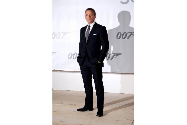 ...Craig wurde zum neuen James Bond-Darsteller erkoren. Dass die Wahl auf einen blonden Schauspieler fiel, war für viele Bon...