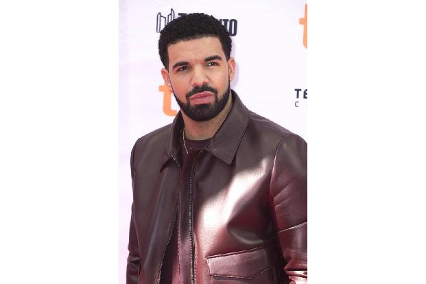 ...Drake, denn er teilt sich den vierten Platz mit seinem Kollegen aus Detroit. Auch er verfügt über ein Vermögen von 100 Mi...
