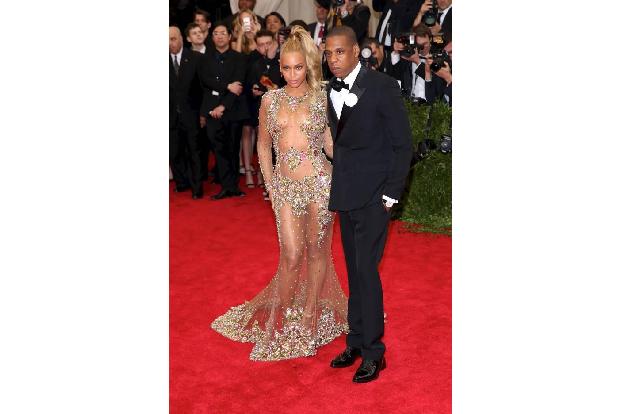 ...Jay-Z reicht Diddys allerdings nicht heran. Der Ehemann von Beyoncé steht unangefochten auf Platz 1 der Forbes-Liste: 900...