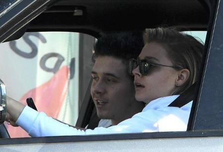 ...zeigt sich: Es sind Brooklyn Beckham und Chloë Grace Moretz. Die Teenager waren 2014 kurz zusammen, trennten sich aber na...