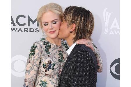 ...schon lang. Trotzdem haben Hollywoodschönheit Nicole Kidman und Countrymusiker Keith Urban nie aufgehört, sich zu küssen....