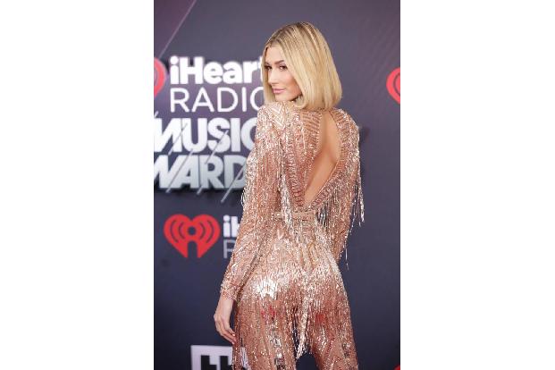 ...Modelschönheit Hailey Baldwin. Die Tochter von Stephen Baldwin verzauberte dabei unter anderem in dieser heißen Nummer. A...