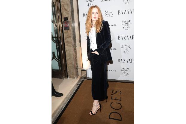...Ellie Bamber neben Florence Pugh einer der großen Nachwuchsstars des internationalen Kinos und Fernsehens. 2016 war sie i...