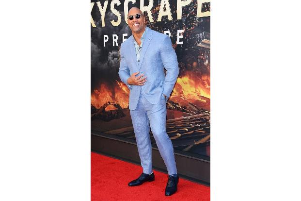 ...Dwayne Johnson rührte die ganze Welt zu Tränen, als er den kleinen Jungen Tater ans Set zu 'Baywatch' einlud. Denn Tater ...
