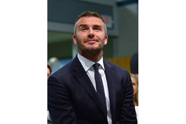 ...David Beckham. Nachdem eine Radfahrerin in London verunglückt war, erhielt sie Unterstützung von einer Rettungssanitäteri...
