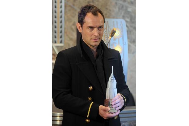 ...Jude Law wurde zum Opfer. Der Frauenschwarm hatte lange Zeit keine Ahnung, dass seine Voicemail-Meldungen abgehört wurden...