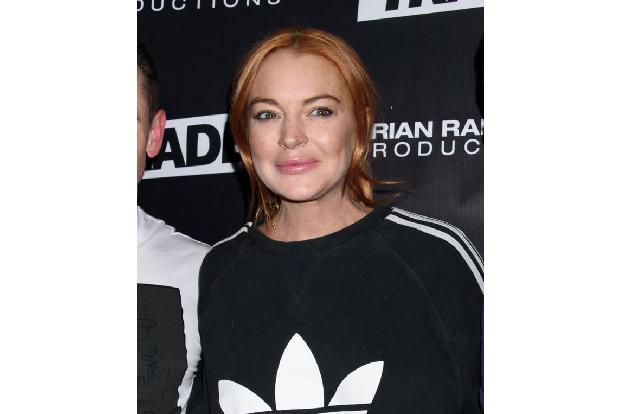 Am Wochenende machte Lindsay Lohan Schlagzeilen, als sie aus bislang nicht geklärter Ursache mit einer Flüchtlingsfamilie au... Am Wochenende machte Lindsay Lohan Schlagzeilen, als sie aus bislang nicht geklärter Ursache mit einer Flüchtlingsfamilie au...