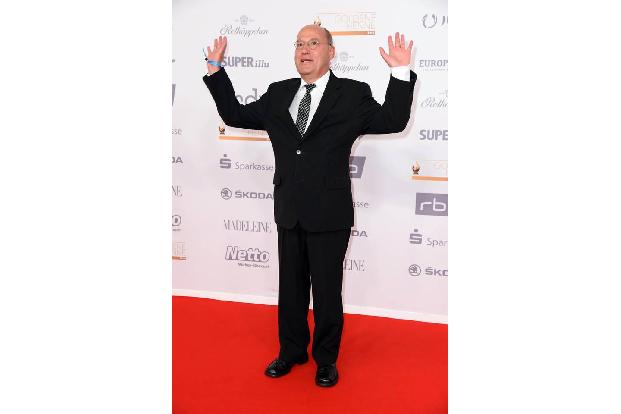 ...Gregor Gysi, der in der Kategorie 'Politik' mit einer Goldenen Henne geehrt wurde und dafür plädierte, netter zu den Mitm...