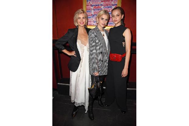 ...Fashion ist immer ein Grund zu feiern – zumindest wenn es nach den stylishen Damen Xenia Overdose, Caro Daur und Lisa Vic...