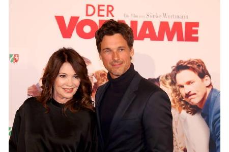 ...Iris Berben hat man sich für 'Der Vorname' nun die Unterstützung der Grand Dame der deutschen Unterhaltung gesichert. Sie...