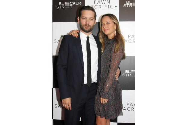 ...noch zu Filmpremieren begleitet hat, ist es inzwischen an Tobey Maguire, seine Ex zu unterstützen: Der Hollywoodstar ließ...