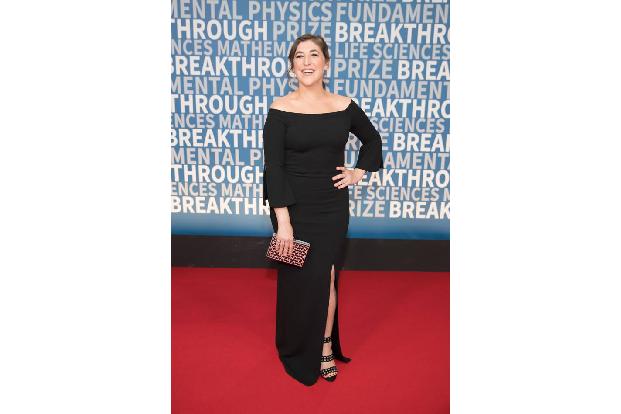 ...ihrer Kollegin Mayim Bialik, denn auch sie erhielt 10,5 Millionen Euro für 'The Big Bang Theory', die Serie, die sie reic...
