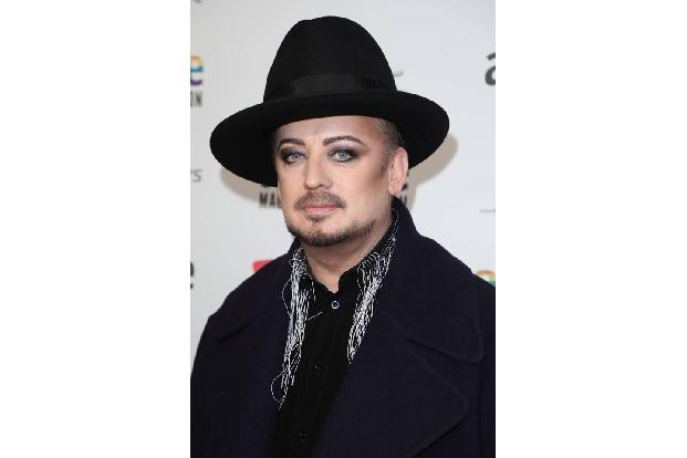 Bei den Attitude Awards steht alles im Zeichen der Vielfalt. Der bekannte Sänger, Songwriter und DJ Boy George darf da natür... Bei den Attitude Awards steht alles im Zeichen der Vielfalt. Der bekannte Sänger, Songwriter und DJ Boy George darf da natür...