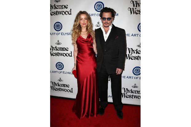 ...Amber Heard und Johnny Depp! Die beiden hatten sich während des Drehs zum Kino-Flop 'The Rum Diary' kennengelernt, 2015 g...