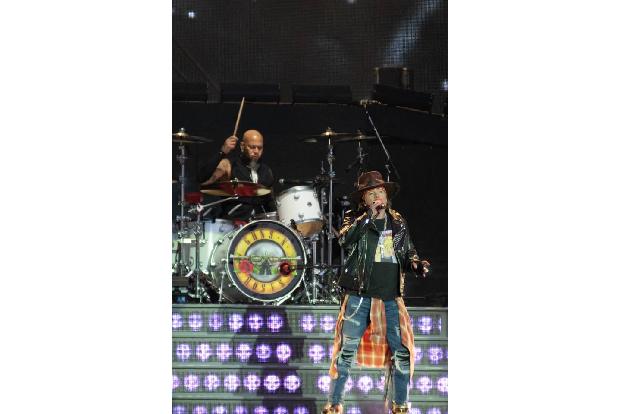 ...Rocklegenden von Guns 'Roses ließen ihre Fans zwar 'nur' acht Jahre warten, bis sie 2001 wieder loslegten, doch dafür dau...
