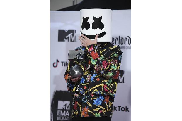 Besonders witzig: DJ Marshmello – der während der Show als bester Eletronic-Star ausgezeichnet wurde – ahmte Jason Derulo au...