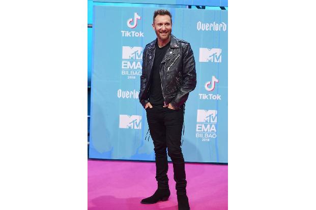 Von Kopf bis Fuß auf lässig eingestellt war David Guetta. Der 50-jährige DJ ging wie Jason Derulo auf der Preisverleihung zw...